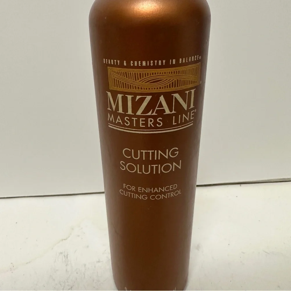 Mizani Masters Line Cutting Solution 8.5 OZ